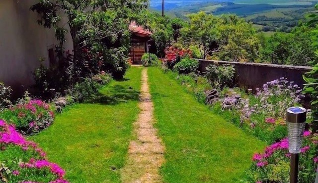 Maison Avec Jacuzzi Proche de Roquefort