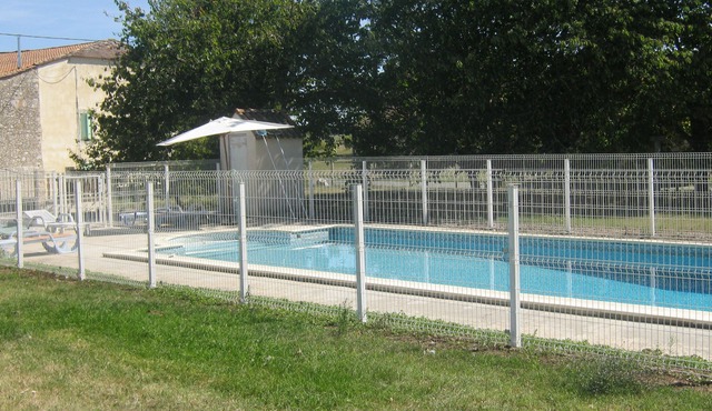 Maison Avec Piscine Privée Avec Parc Cloturé de 2500m2