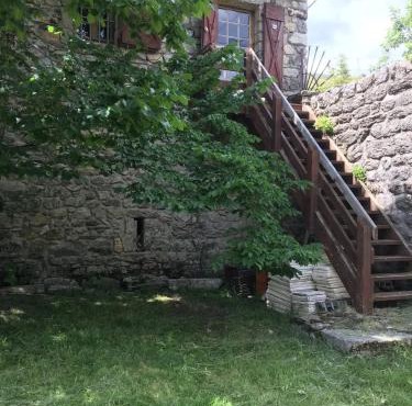 Maison avec balcon à Borne, 70 m², 5 personnes avec jardin