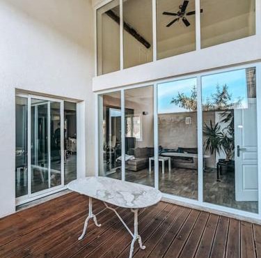 Maison avec cour et parking clos