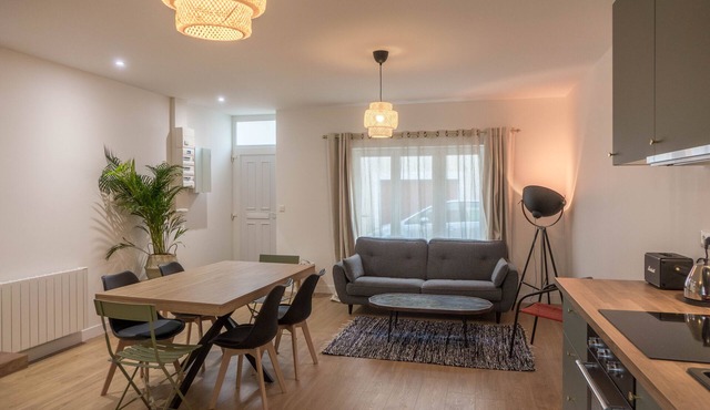 Maison Avec Extérieur à 2 pas du Centre : 3 Chambres - 3 Salles de Bain - 6 Pers