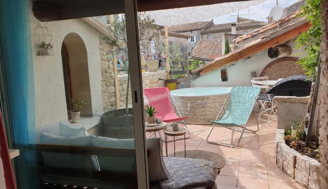 Maison avec Jacuzzi et terrasse sur les toits