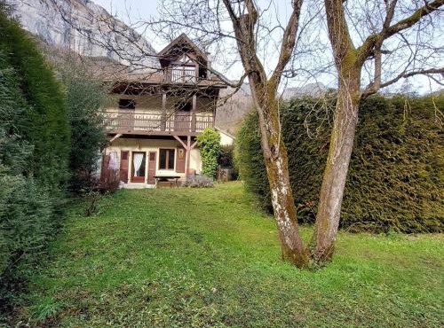 Maison avec jardin 6-12 personnes, proche du lac Annecy montagnes