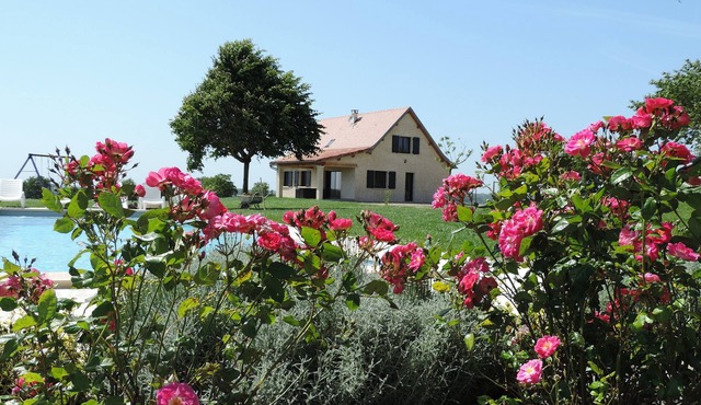 Maison avec jardin à la campagne