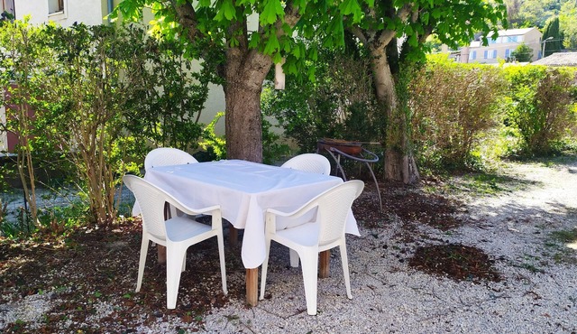 Maison Avec Jardin, Bien Située Dans le Village