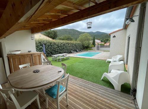 Maison avec piscine entre plage et montagne