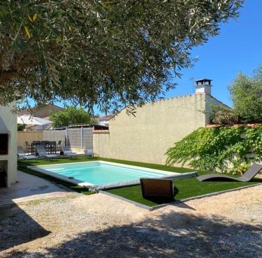 Maison avec piscine et jardin