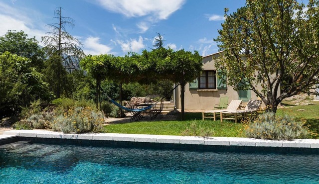 Maison Avec Piscine au Cœur de la Nature. Vue sur les Aiguilles de Bavella