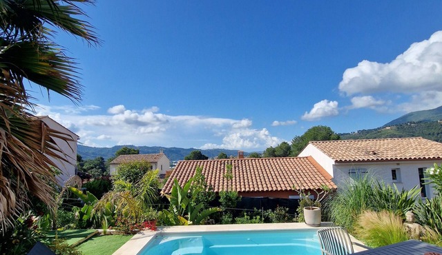 Maison Avec Piscine au Calme à 30 Minutes de Nice