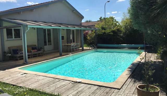 Maison Avec Piscine à 10 Minutes du Centre de Bordeaux