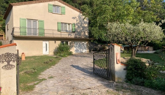 Maison Avec Piscine au Calme Pour 6 Personnes