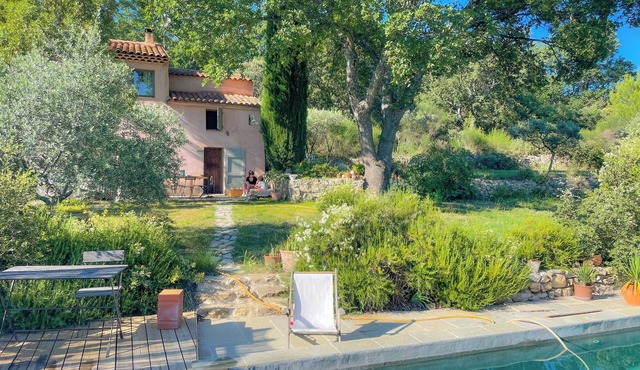 Maison Avec Piscine au Pied du Luberon