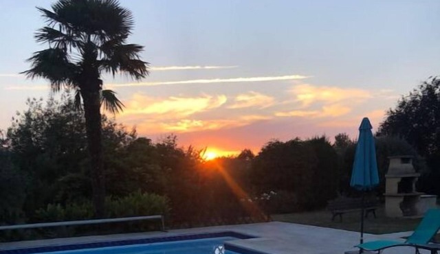 Maison Avec Piscine Entre St Emilion et Bordeaux