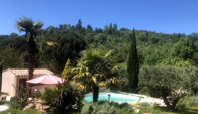 Maison Avec Piscine Entourée D'une Nature Méditerranéenne Dépaysante