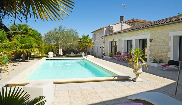 Maison Avec Piscine et Jacuzzi