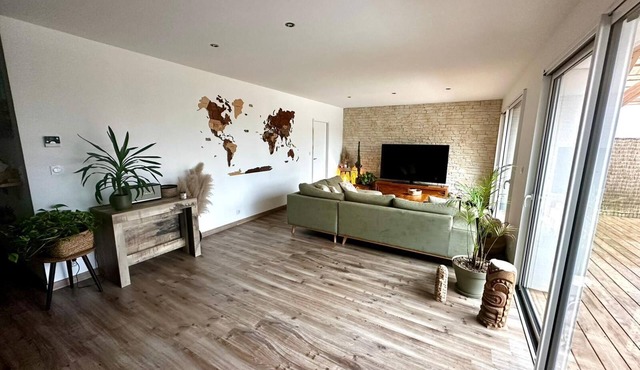 Maison Avec Piscine Proche de Bordeaux et des Châteaux du Médoc