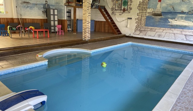 Maison Avec Piscine Intérieur Chauffée et Privée