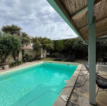 Maison avec piscine près de Bordeaux