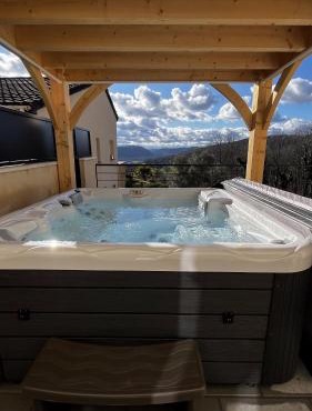 Maison avec spa privatif et vue sur la vallée