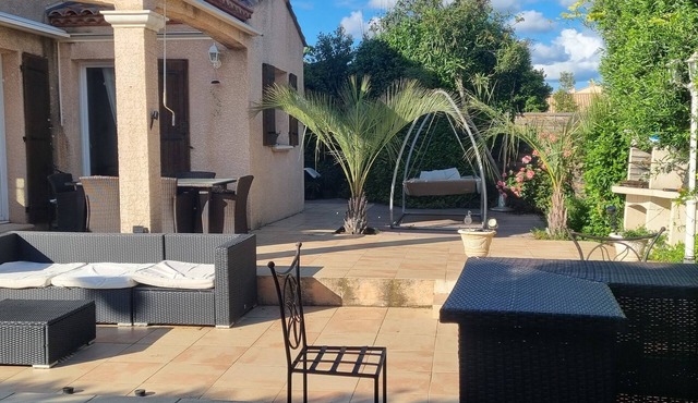 Maison Avec Terrain et Piscine à 10 Minutes à Pieds de la Plage et Centre Ville