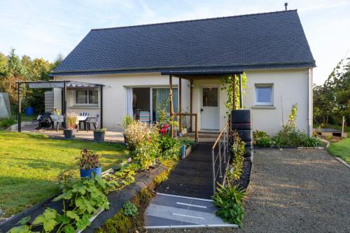 Maison avec terrasse et jardin