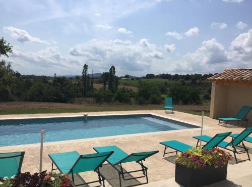 Maison avec vue et sa piscine chauffée privative