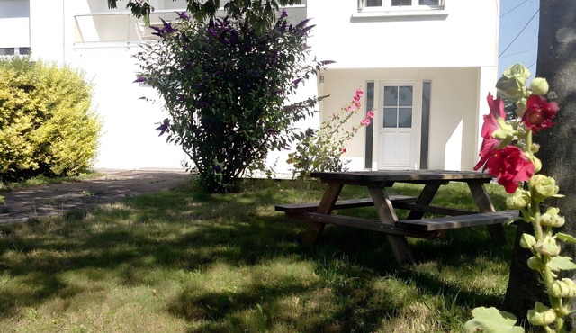 Maison Aytré – Shaded by the Albizia, La Rochelle, 5 Bedrooms, 4 Bathrooms