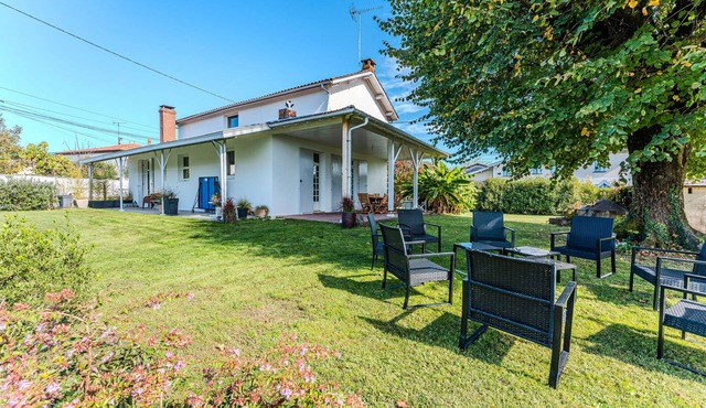 Maison Badet - Salles in the Heart of the Landes Girondines