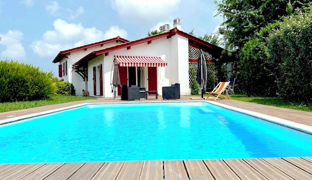 Maison Basque Familiale et Piscine Chauffée 9pers