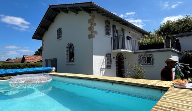 Maison Basque Traditionnelle Bien Rénovée Entre mer et Montagne, Chiens Acceptés
