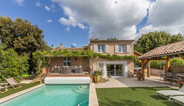 Maison Beally - Charming holiday home with private pool for 8 persons in Eyragues.