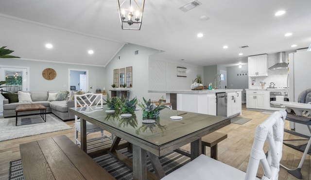 Maison Blanc - 5Bd Close to Everything in Downtown Bay St. Louis!