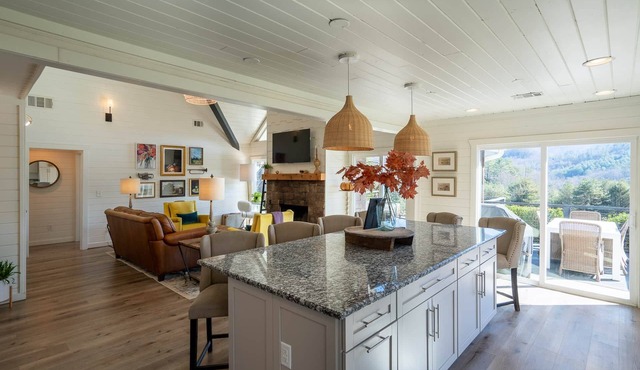 Maison Blanche Cottage @ Julep Farms