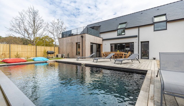 Maison Bord de Mer, Piscine Naturelle Chauffée, spa
