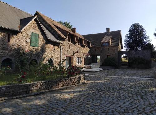Maison bourgeoise avec grande salle d'accueil