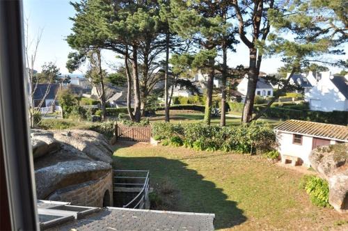 Maison bretonne 50m plage avec jardin et WIFI à TREGASTEL - Réf 413