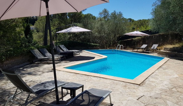 Maison Côté Jardin Avec Piscine