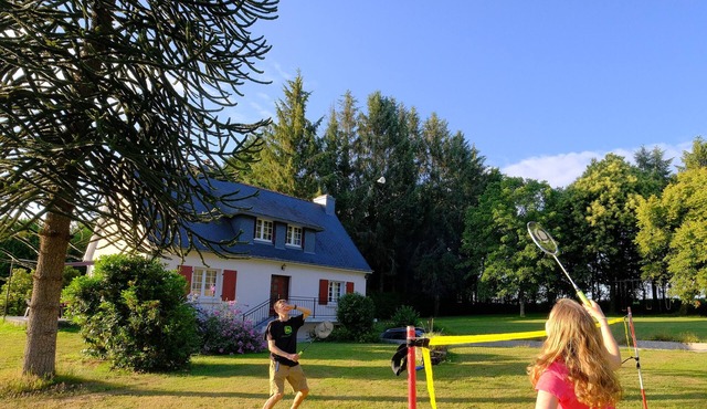 Maison Confortable en Pleine Nature Avec Grand Jardin Privé et Aire de Jeux