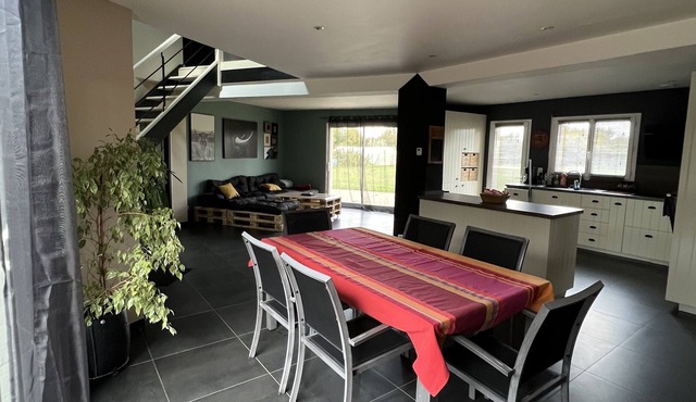 Maison Calme 135 m2 a 6 kms du Circuit 24h Entièrement Clos Animaux Bienvenus