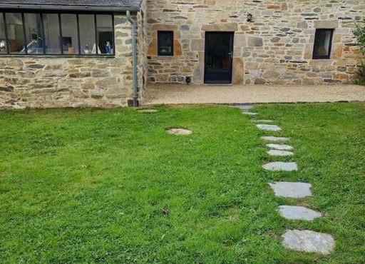 Maison, calme avec cheminée.