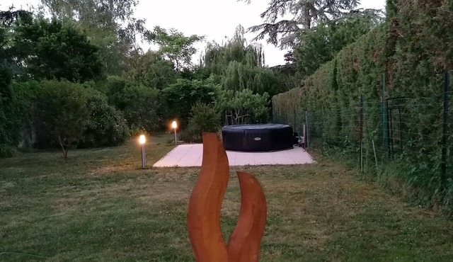 Maison Calme et Tranquille Avec Terrasse, Jacuzzi et Climatisation aux Chambres