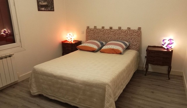 Maison Calme, Terrain Clos Arboré, Jeux de Société et Livres, Animaux Acceptés