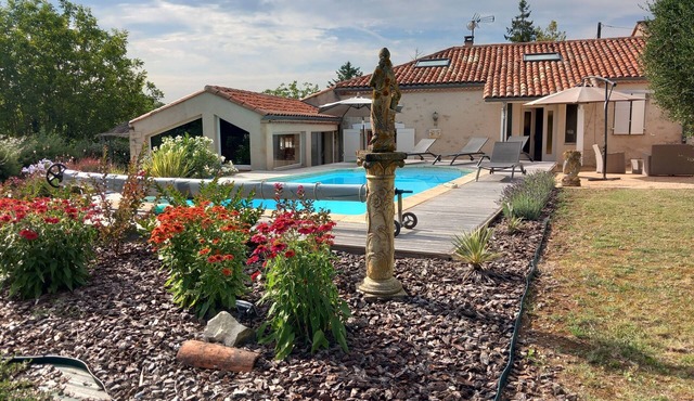 Maison Campagne Dans Site Reposant ! Avec DE Beaux Espaces DE VIE ! Piscine