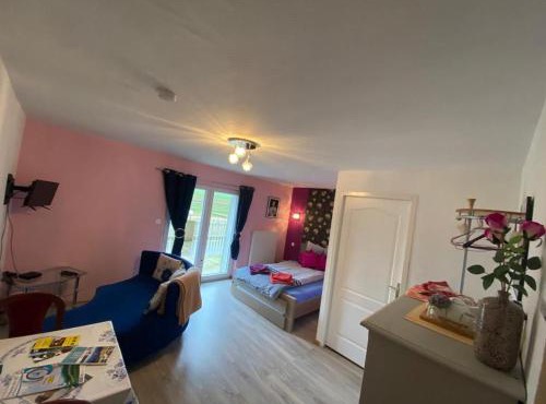 Maison Carmen - Restaurant , meublé de tourisme, appartements