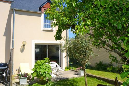 Maison charmante à Saint-Jouan-des-Guérets avec jardin clôturé