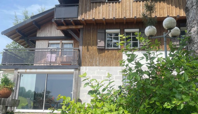Maison Chalet jusqu'à 7 personnes proche de la Suisse , vallée du Doubs ,
