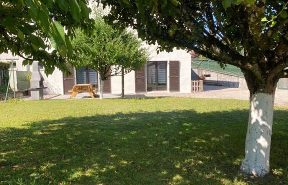 Maison chaleureuse au cœur du village Raddon