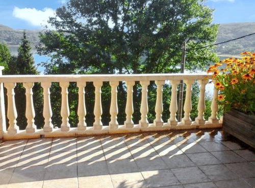 Maison chaleureuse à Nages avec vue sur lac et montagne