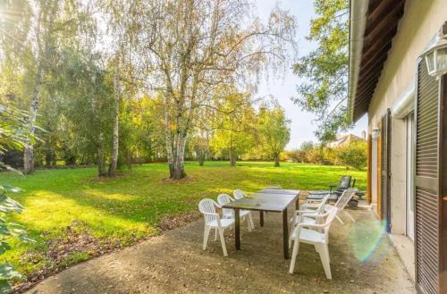 Maison chaleureuse à Saints avec jardin et terrasse