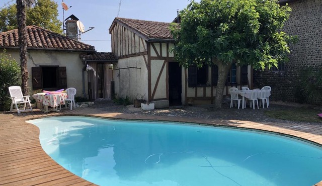 Maison chaleureuse avec piscine partagee a Gee Riviere 55 m²